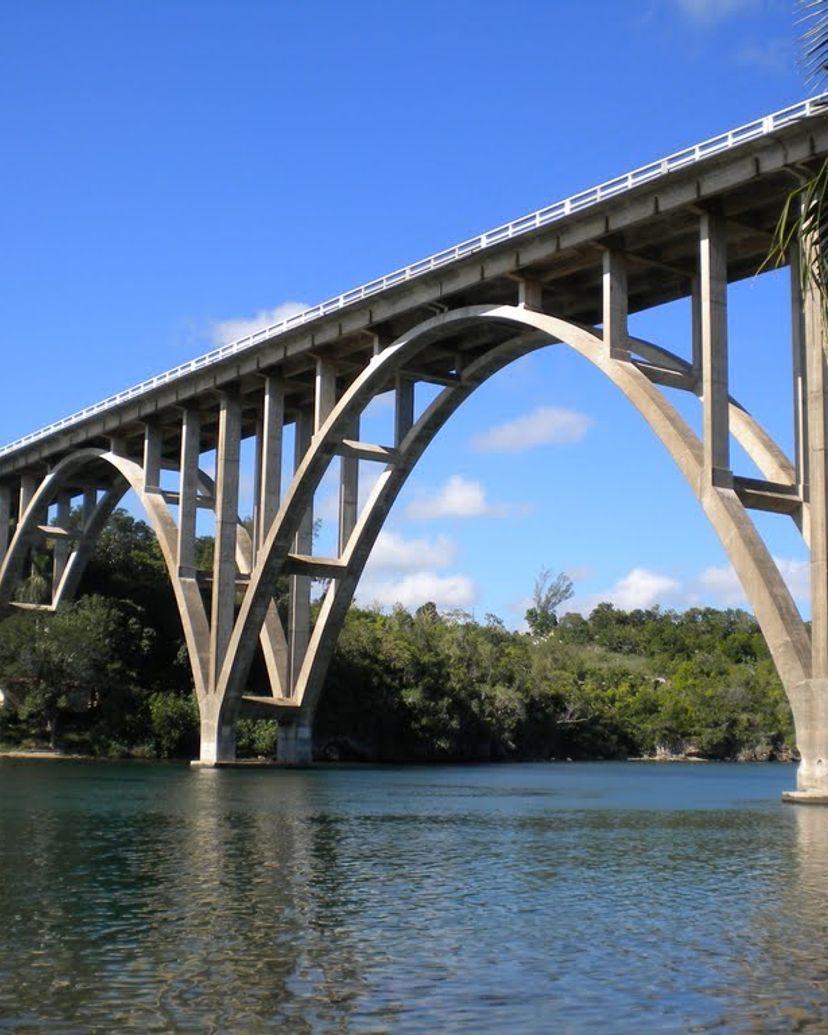 "Visit to the Canimar River in American Classic Car" Tour