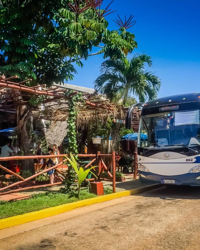 “VIAZUL CUBA: HAVANA / CIEGO DE ÁVILA / CAMAGÜEY / LAS TUNAS / HOLGUÍN“ Collective Transfer Services