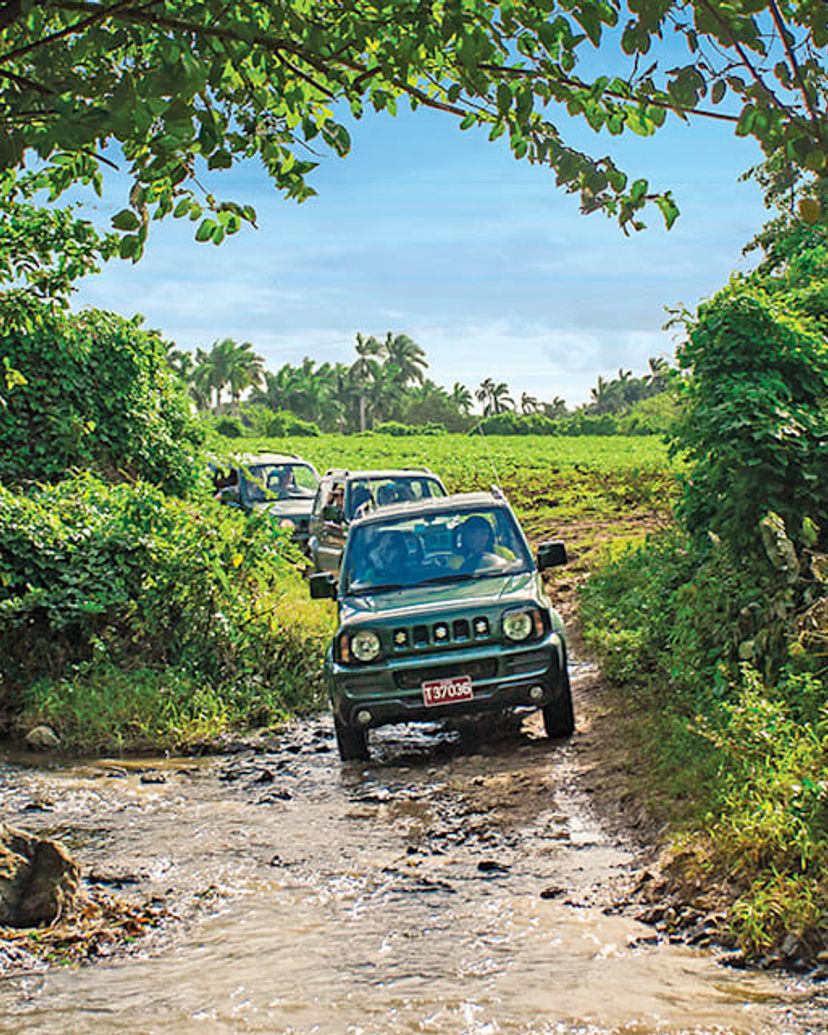Jeep Safari "DEL CARIBE A LA SIERRA", Santiago de Cuba, Cuba.