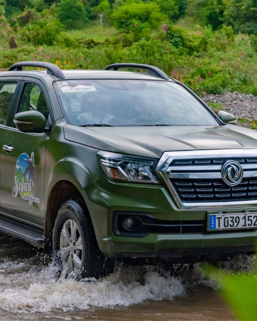 "PRIVATE TRANSFER MAREA DEL PORTILLO - HOLGUÍN AIRPORT" Tour