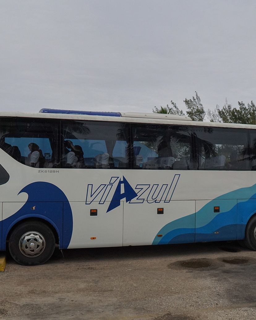 “VIAZUL CUBA: SANTIAGO DE CUBA / BAYAMO / HOLGUÍN AIRPORT / HOLGUÍN / LAS TUNAS / SANCTI SPÍRITUS / SANTA CLARA / HAVANA AIRPORT / HAVANA“ Collective Transfer Services