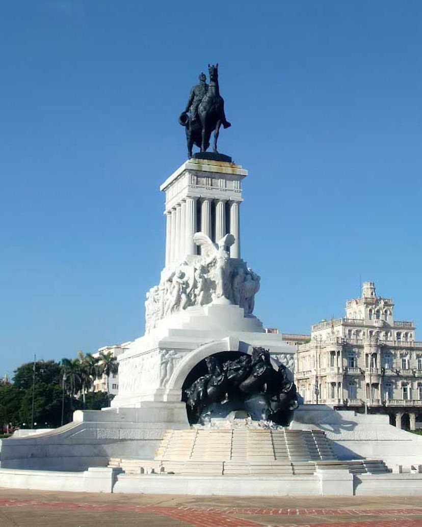Máximo Gómez Memorial, Old Havana, Cuba. "Inner Havana, El Prado, his environment and the José Martí´s presence" Tour