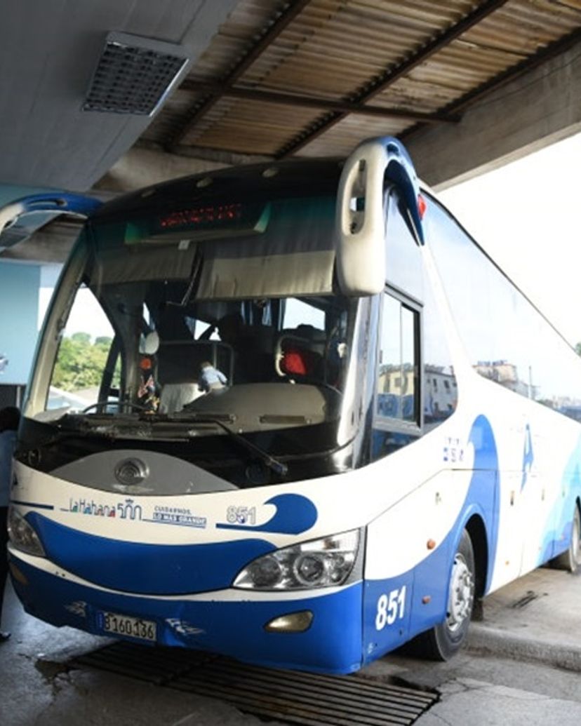 “VIAZUL CUBA: SANTIAGO DE CUBA / BAYAMO / HOLGUÍN AIRPORT / HOLGUÍN / LAS TUNAS / CAMAGÜEY / CIEGO DE ÁVILA / SANCTI SPÍRITUS / SANTA CLARA / VARADERO / VARADERO AIRPORT / MATANZAS / HAVANA“ Collective Transfer Services