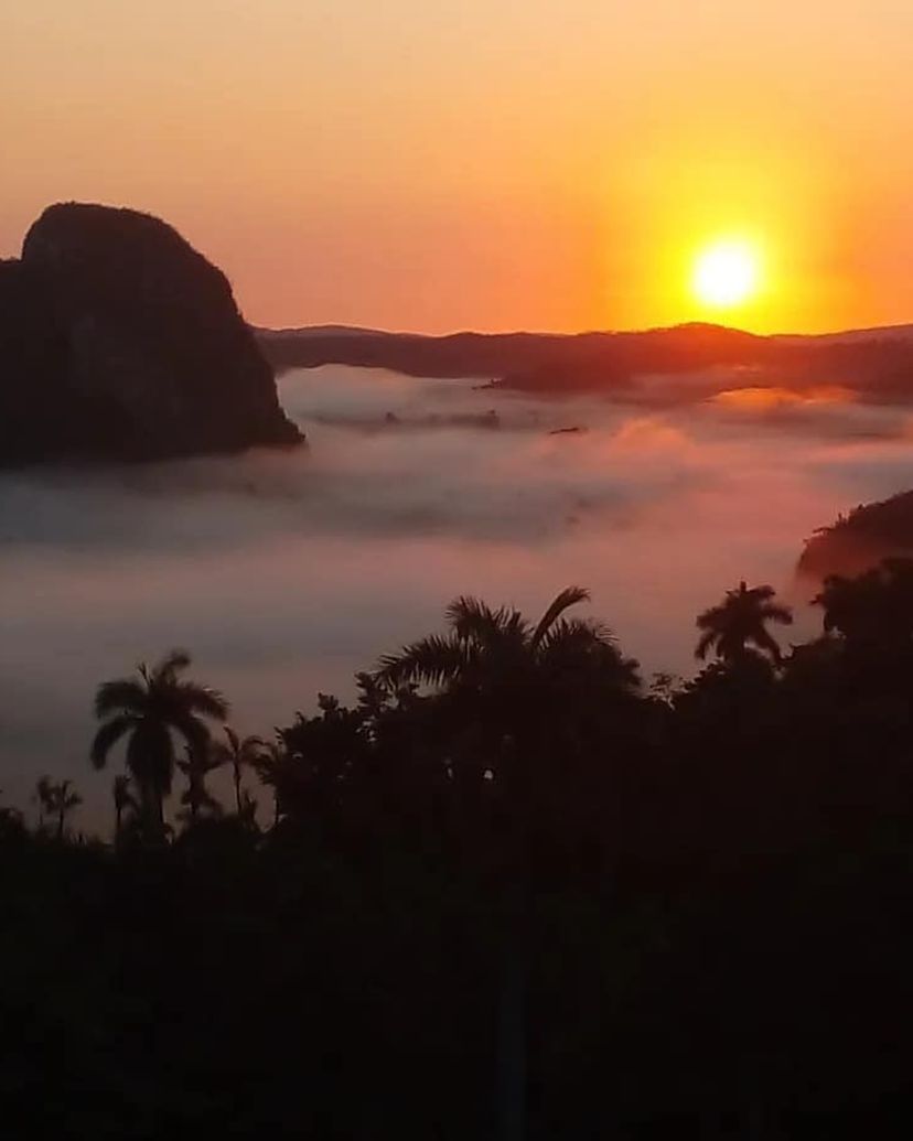 EXPERIENCE A BREATHTAKING SUNRISE IN THE VIÑALES VALLEY, A SPECTACULAR OVER THE MOGOTES” Tour, Viñales Valley, Pinar del Río, Cuba.