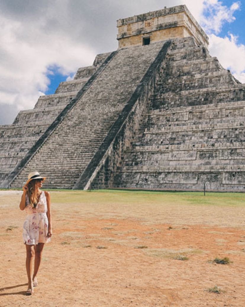 "El Castillo" or "Temple of Kukulcan",  in Chichen Itza archaeological Zone, Cancun. Mexico.