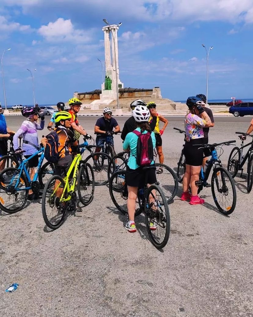 "VEDADO + COCO BLUE" Bike Tour, Havana, Cuba.