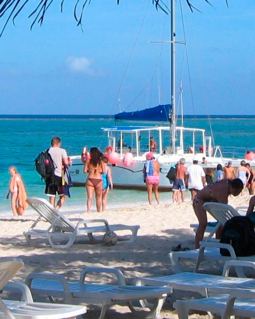 "SEAFARI ALONG THE COASTLINE OF SANTA LUCIA" Tour, Camaguey, Cuba.