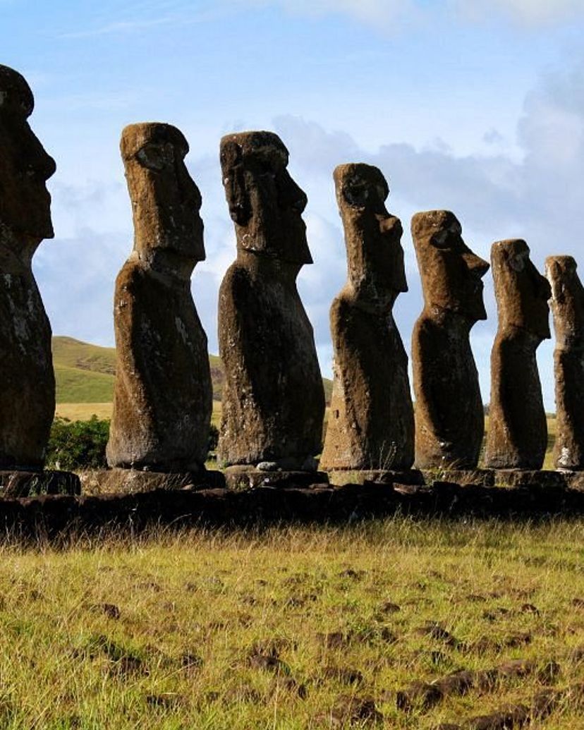 Ahu Akivi or Ati ´U, “AHU AKIVI, THE SEVEN MOAIS” Tour, Easter Island, Chile.