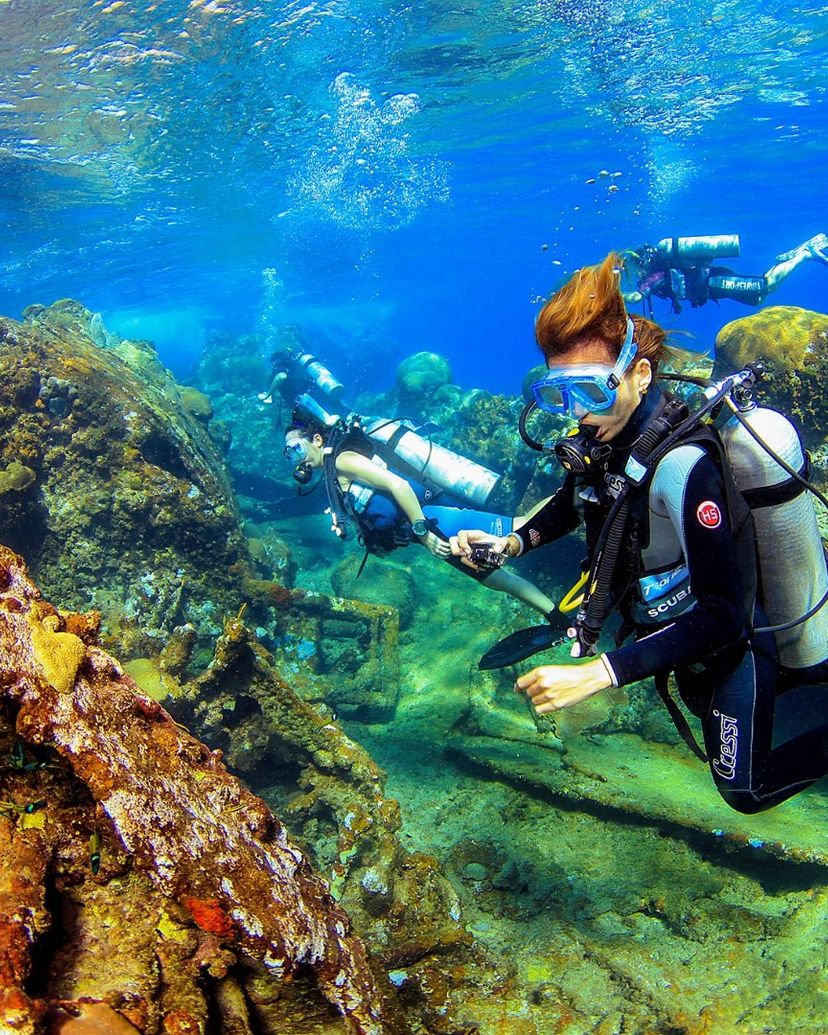 DIVING IN WRECKS OF THE HISPANIC - CUBAN - NORTH AMERICAN WAR OF 1898. "ADMIRAL OQUENDO BATTLESHIP CRUISE"