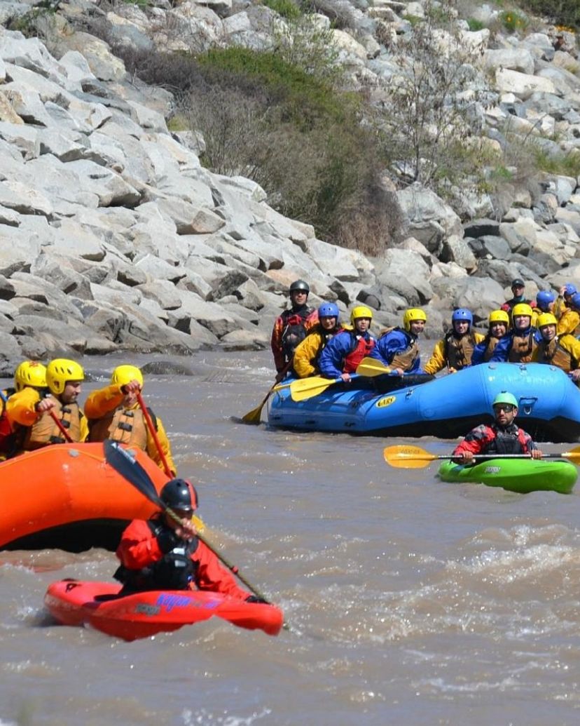 “RAFTING IN CAJÓN DEL MAIPO + SNACK” Tour, Chile.