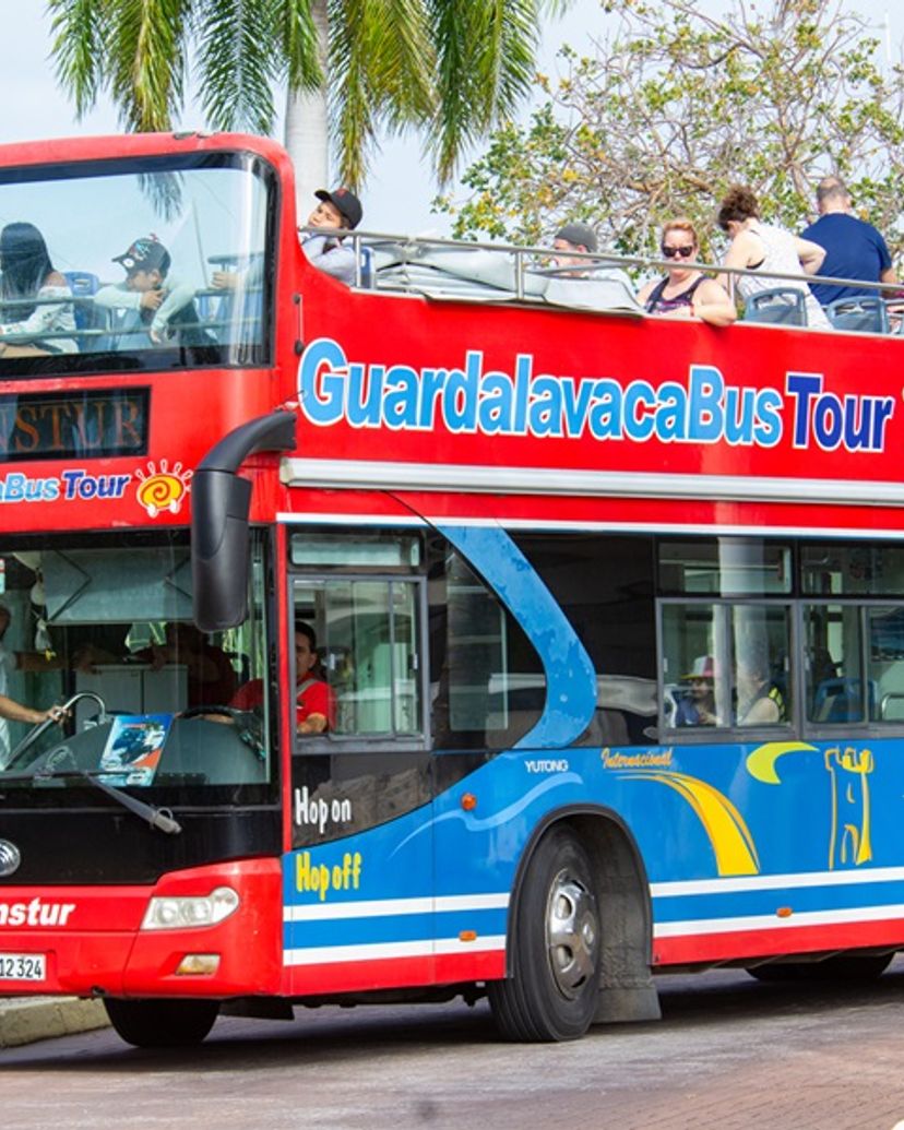 Guardalavaca bus tour, Holguín, Cuba.