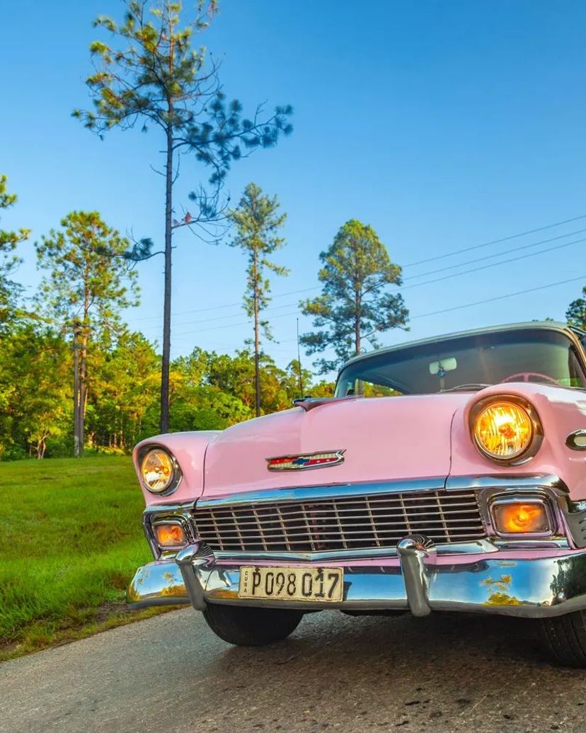 “SOROA - VIÑALES IN AMERICAN CLASSIC CARS (HARD TOP - OPEN TOP)" Private Tour