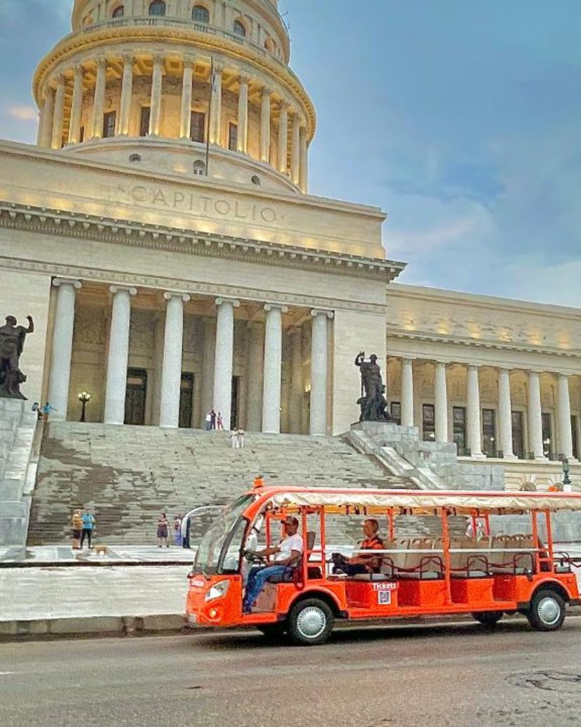 "MODERN AND COLONIAL HAVANA DAY TRIP WITH RUM AND TOBACCO ADVENTURE" Tour, La Habana, Cuba.