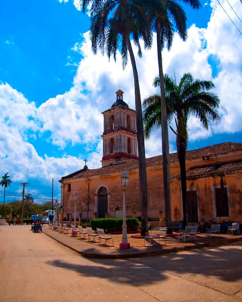 "REMEDIOS : LA NUIT DES VOITURES CLASSIQUES" Tour