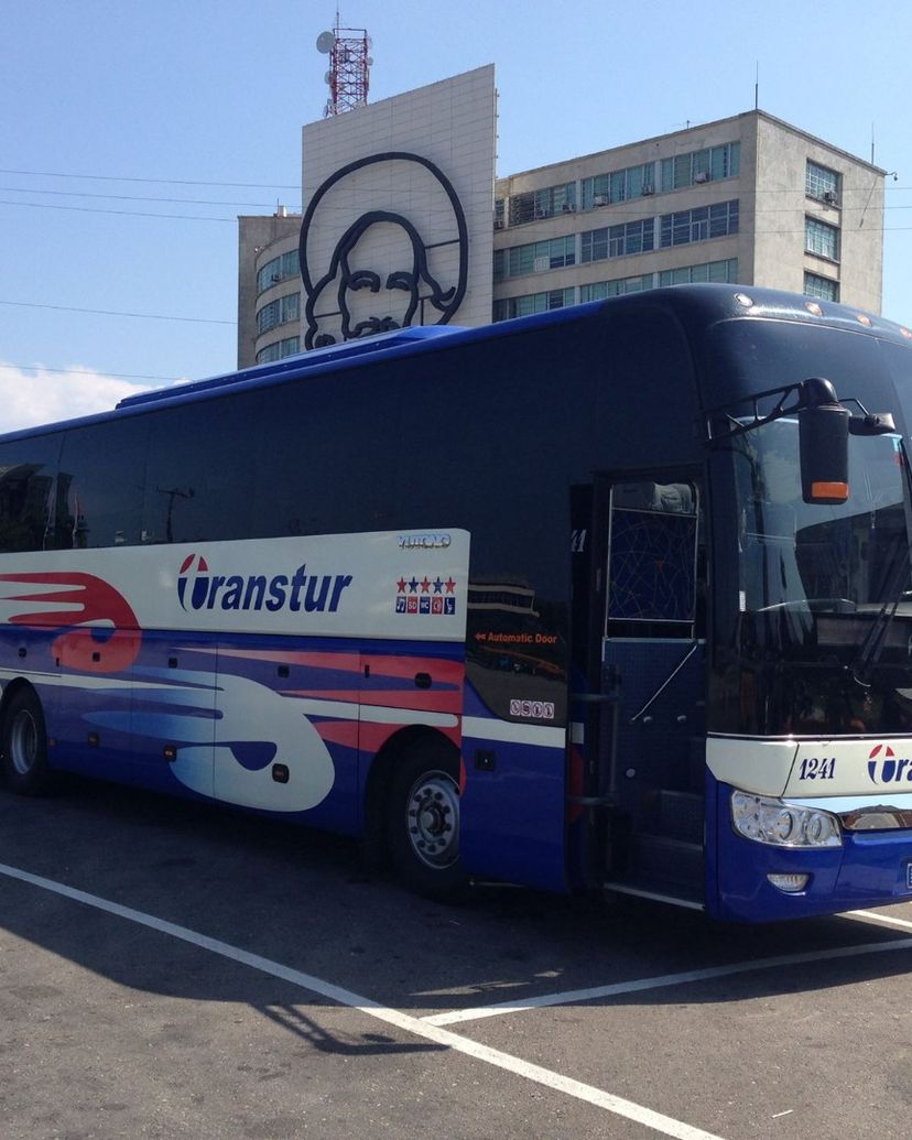“EL EXPRESO DE CUBA: HAVANA / CIEGO DE ÁVILA / CAMAGÜEY / HOLGUÍN / SANTIAGO DE CUBA“ Collective Transfer Services