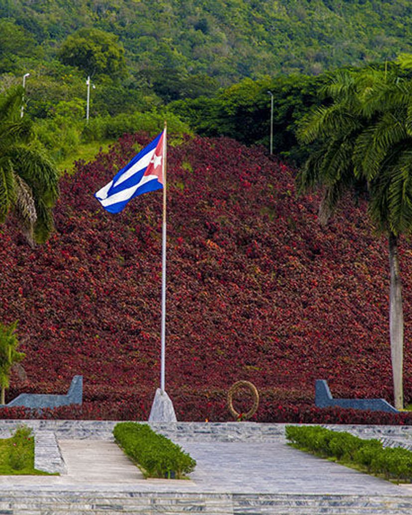Mausoleo a los Héroes y Mártires del II Frente Oriental “Frank País”, Santiago de Cuba, Cuba.