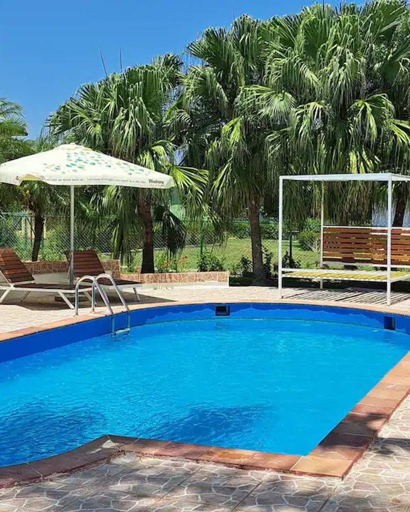 House's pool panoramic view