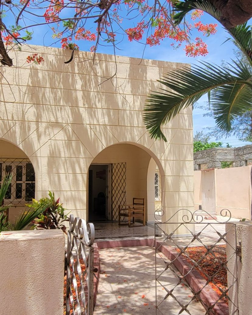 Casa 435 Acuazul, Calle 14