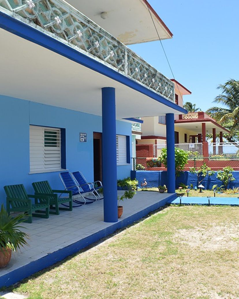 Casa Margarita Llacuna, CALLE 33, No. 02 Bajos