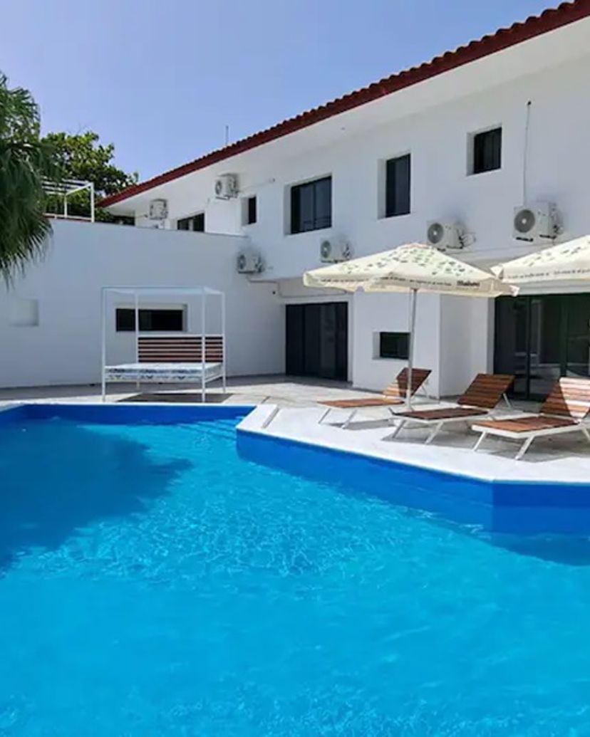 House´s pool panoramic view.