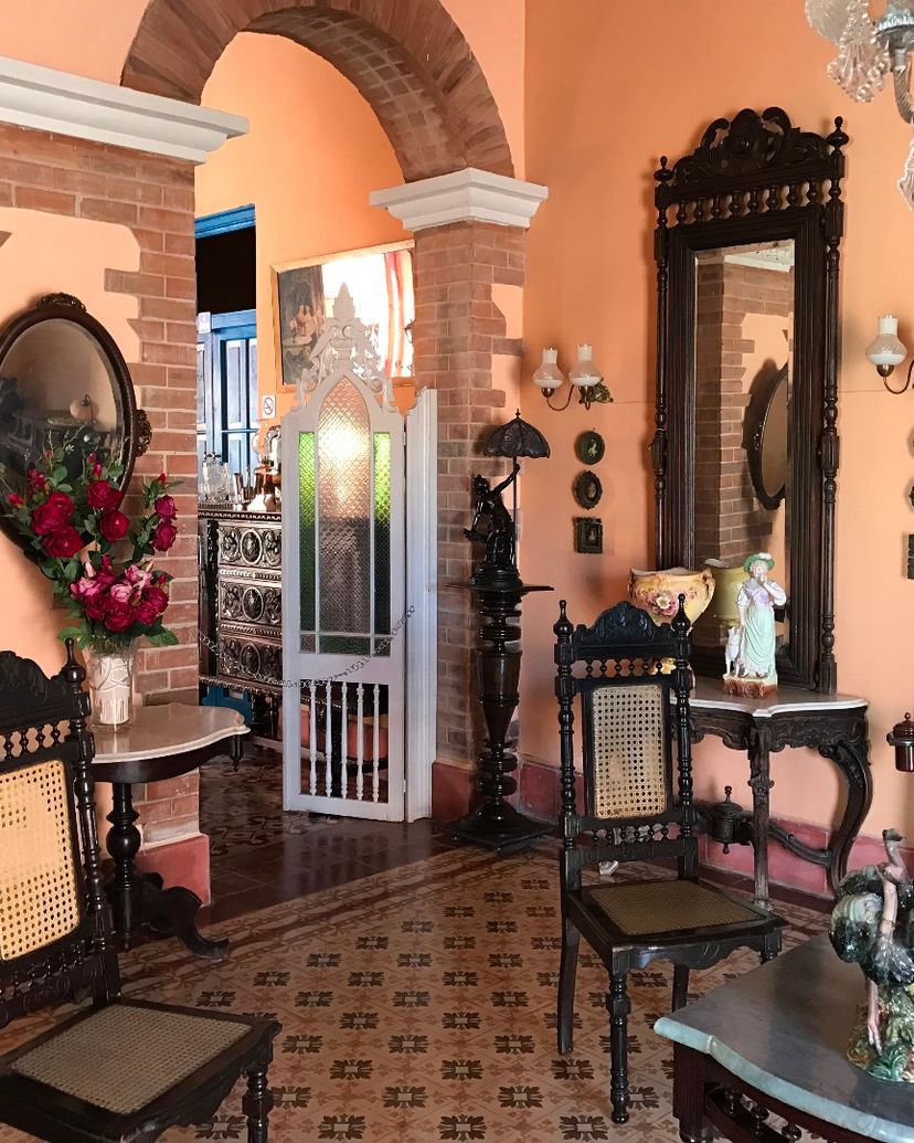 House's living room details