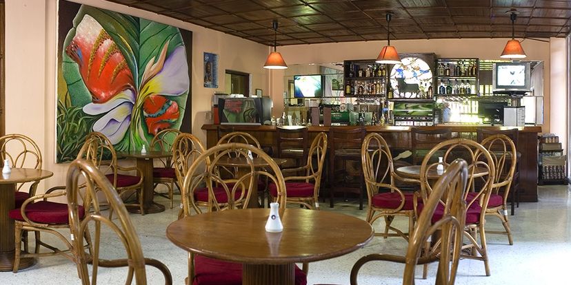 . - Lobby Bar