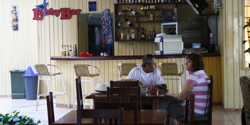 . - Lobby Bar