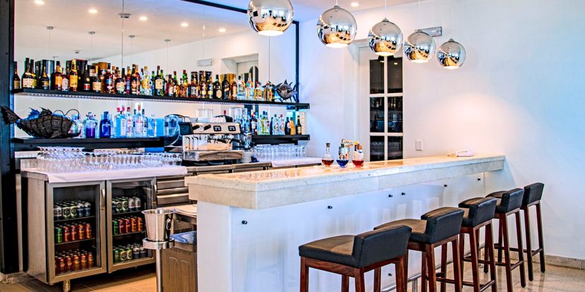 . - Lobby Bar