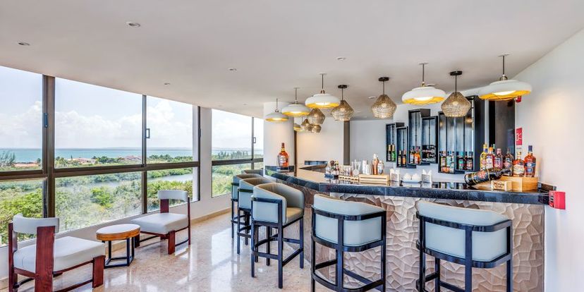 MILES - Piano Bar