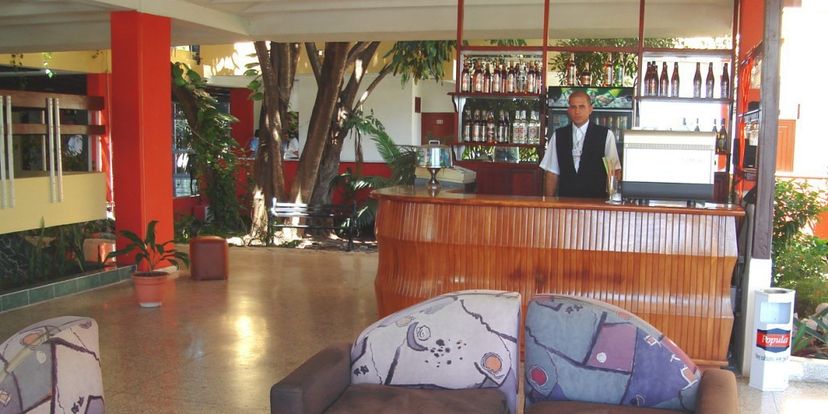 . - Lobby Bar
