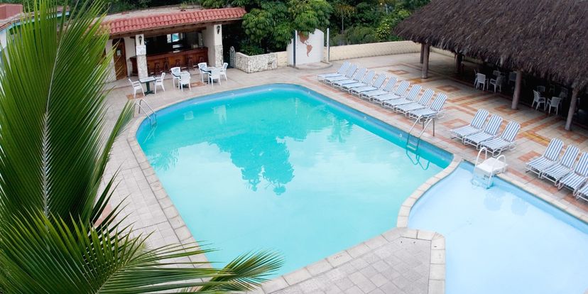 . - Bar de la piscine