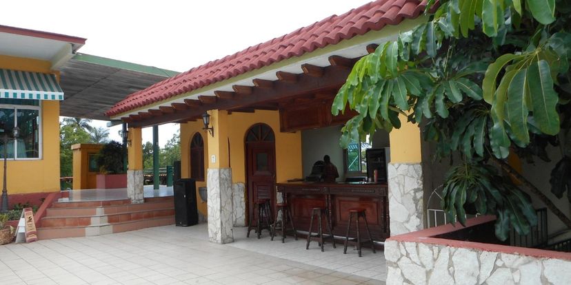 . - Bar cafétéria