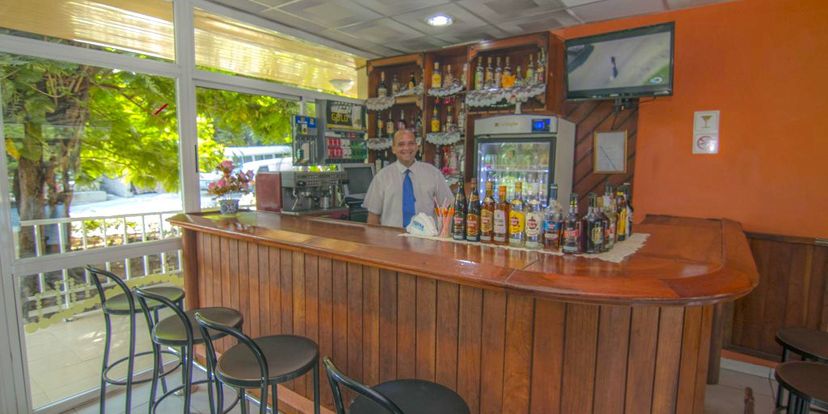 . - Lobby Bar