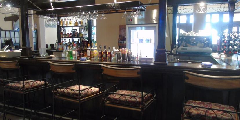 . - Lobby Bar