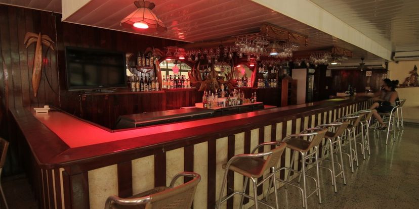 . - Bar-Cafeteria