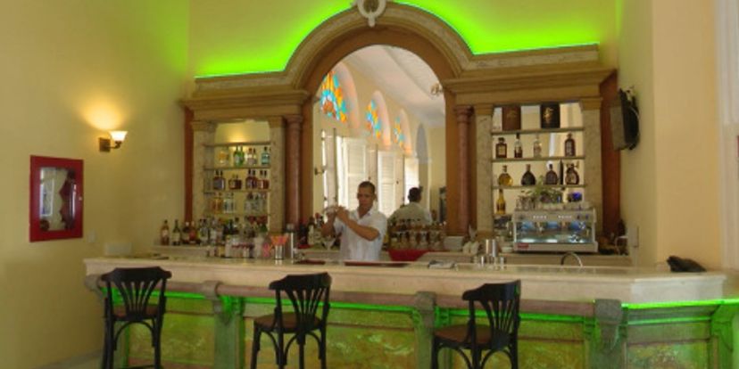 . - Lobby Bar