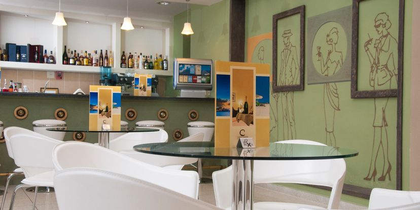 Capri - Lobby Bar