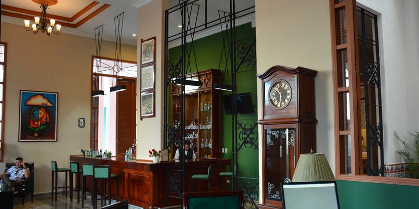 Los Portales - Lobby Bar