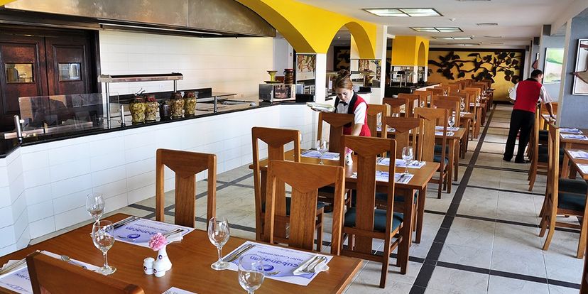Restaurant buffet