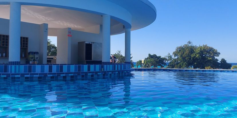 AQUA - Aqua Bar (Bar de la piscine)