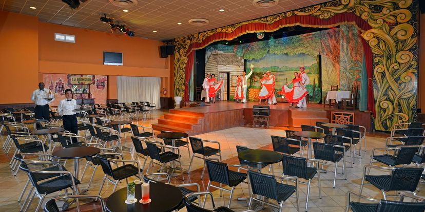 SALÓN RÍO - Disco Bar