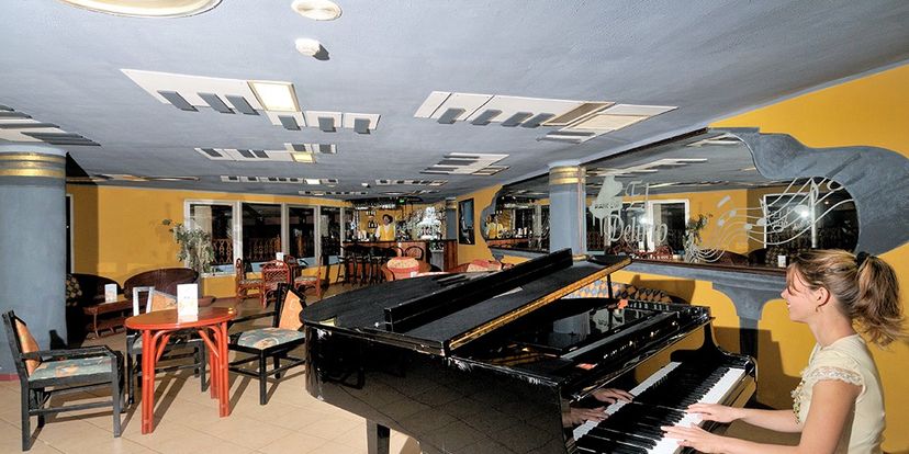 El Delirio - Piano Bar