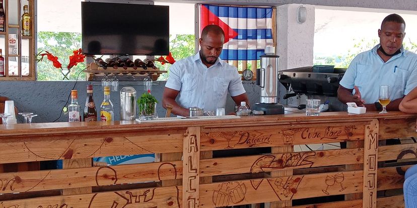 . - Bar terrasse