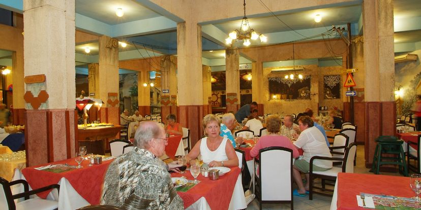1720 (Villa section) - Restaurant buffet