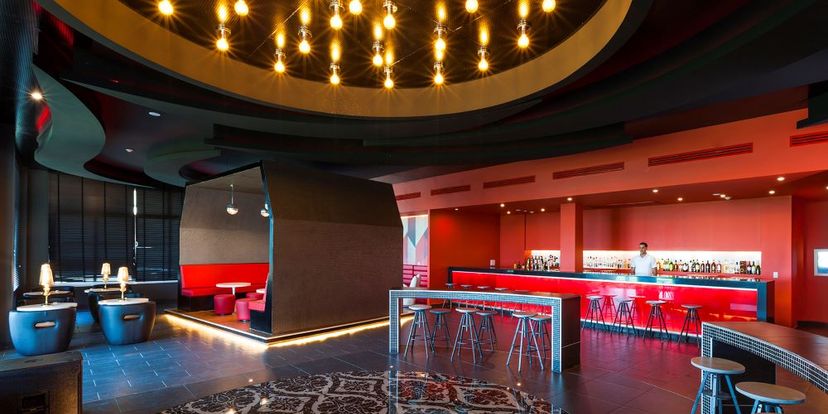 RED LOUNGE - Pub