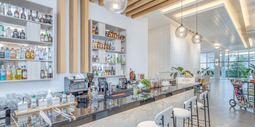 . - Lobby Bar