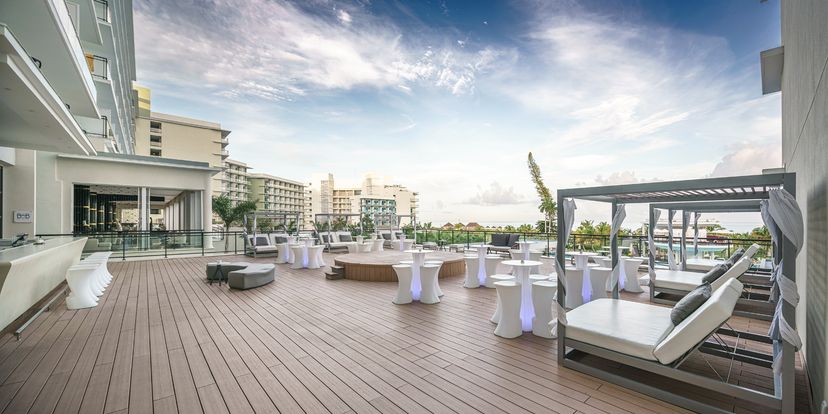 BLUE SKY BAR - Cocktail Bar