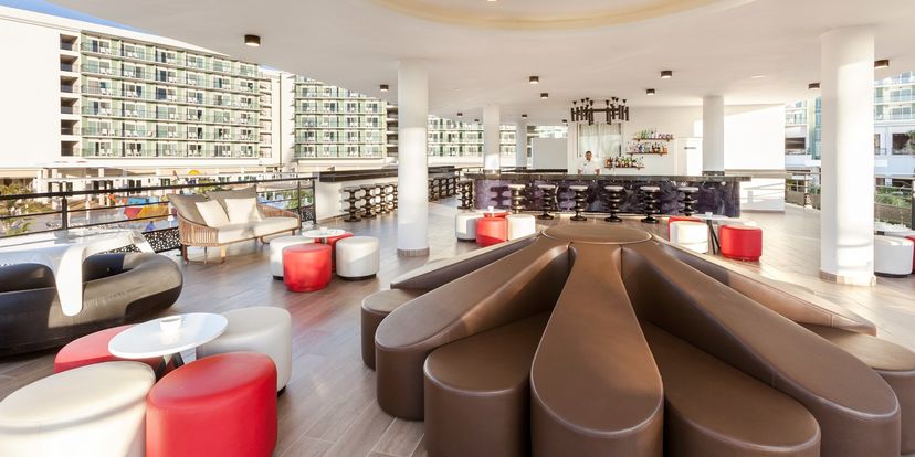 BREEZA (Exclusive: The Level) - Bar de la piscine