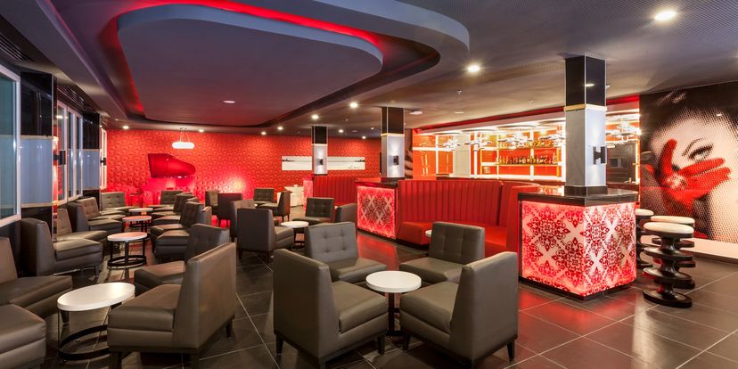 COSMOPOLITAN BAR (Adults only) - Piano Bar