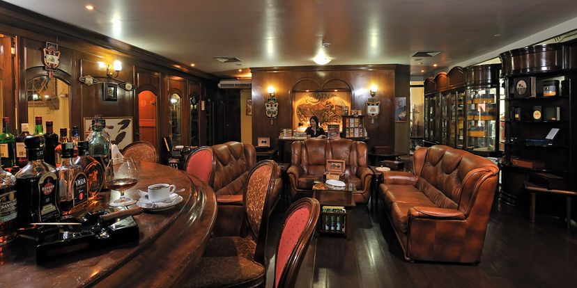 CASA DEL HABANO: ROBAINA - Bar magasin de Puros